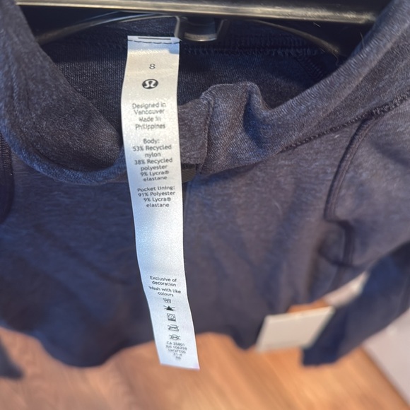 NWT Lululemon top - Picture 9 of 10